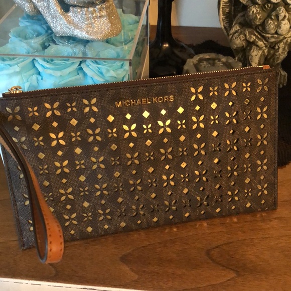 Authentic Michael Kors wristlet. NWOT - Picture 9 of 13